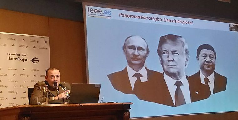 El experto español en geopolítica plantó escenario: hay tres potencias y tres líderes. Por ahora en el terceto no parecieran dispuestos a vivir una experiencia de trio. El experto español en geopolítica plantó escenario: hay tres potencias y tres líderes. Por ahora en el terceto no parecieran dispuestos a vivir una experiencia de trio.