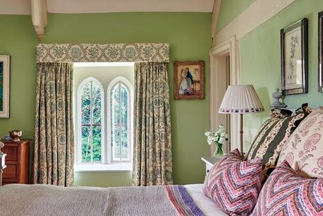 La decoración vintage y primaveral es una combinación clásica y acertada que aporta un encanto rústico al dormitorio. Créditos: Tamsyn Mason/Mike Garlick. La decoración vintage y primaveral es una combinación clásica y acertada que aporta un encanto rústico al dormitorio. Créditos: Tamsyn Mason/Mike Garlick.