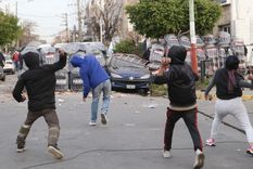 Bronca generalizada en los alrededores a la comisaría donde se encuentran detenidos los presuntos asesinos de Morena Foto: Noticias Argentinas