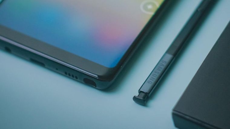 La delgadez del nuevo hardware obliga a Samsung a reducir el tamaño del accesorio. La delgadez del nuevo hardware obliga a Samsung a reducir el tamaño del accesorio.