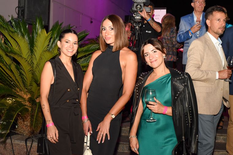 No te pierdas al final de la nota, todas las fotos de la Noche de las Reinas.