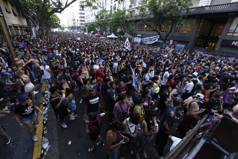 Miles de fanáticos estuvieron en el Obelisco para recordar a las víctimas de Cromañón Foto: Juan Mateo Aberastain/MDZ