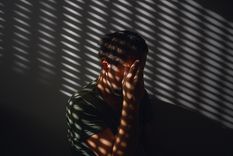 La fotofobia es una sensibilidad anormal o incomodidad excesiva a la luz, especialmente la luz brillante Foto: Shutterstock