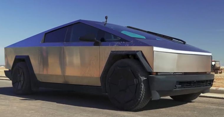 El nuevo Cybertruck tiene cualidades únicas. Foto: CarWow