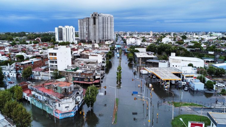 Un dron muestra las inundaciones causadas por las fuertes lluvias, en Avellaneda, en las afueras de Buenos Aires, Argentina, 12 de marzo de 2024. Foto: NA