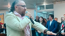 Un dirigente cercano a Fernando Espinoza criticó a la policía provincial.