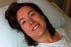 Sarah McDonald fue diagnosticada con dos cánceres simultáneos y se sometió a tratamientos de nueve meses para ambos. Foto: SARA MCDONALD