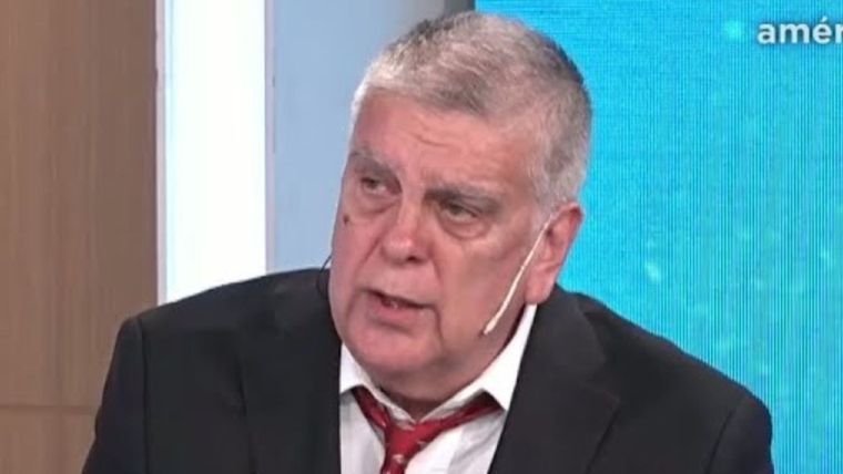 El periodista reveló la noticia y causó gran sorpresa. Foto: Captura pantalla canal América.