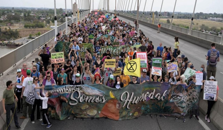 El proyecto de ley del oficialismo logró el apoyo de las organizaciones ambientalistas, pero genera el rechazo de las entidades empresarias de diversas actividades, que sienten que el proyecto va contra su sector. Foto: @RenahuDe Twitter