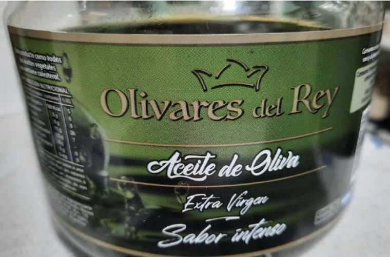 Olivares del Rey, uno de los aceites de oliva prohibidos y elaborado en Córdoba. Foto: Anmat Olivares del Rey, uno de los aceites de oliva prohibidos y elaborado en Córdoba. Foto: Anmat