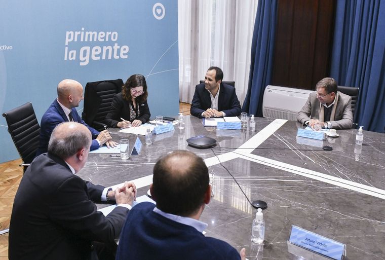 La ministra en la firma del convenio Foto: TELAM
