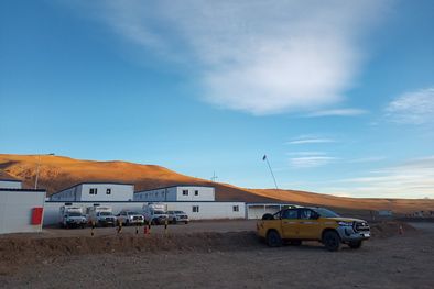 MDZol | Los módulos habitacionales del campamento tienen capacidad para un total de 1048 personas alojadas in situ. Foto: Ángeles Irusta