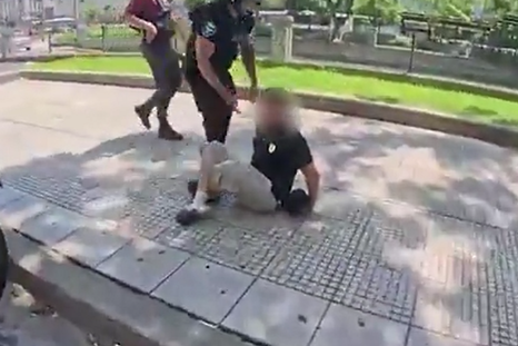 robo y persecucion en el microcentro: detuvieron a un ladron luego de seguirlo con las camaras de seguridad robo y persecucion en el microcentro: detuvieron a un ladron luego de seguirlo con las camaras de seguridad