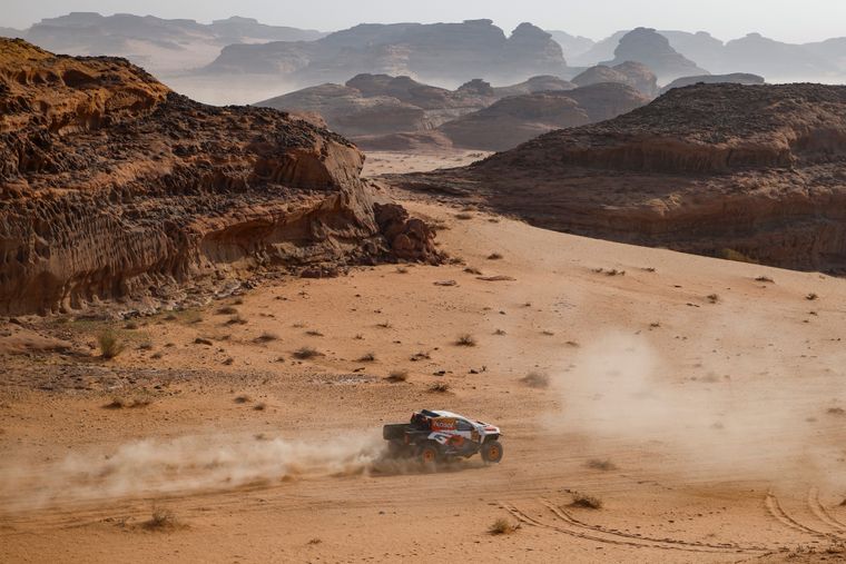 Lategan continúa liderando en el Rally Dakar. Lategan continúa liderando en el Rally Dakar.