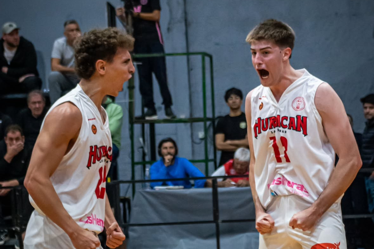 Huracán reaccionó a tiempo y festejó en el Polimeni. Foto: Marcos Williams Fotografía / Instagram