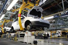 cae el sector automotriz y frena el crecimiento industrial