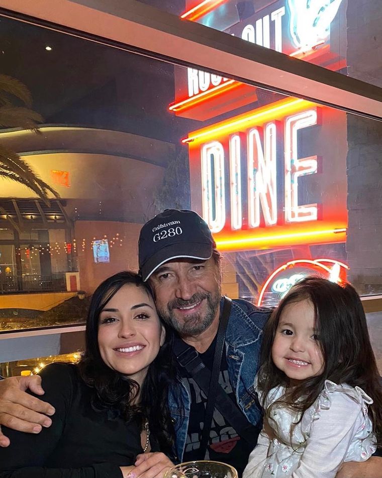 Marco Antonio Solís junto a su hija y nieta. Foto: Instagram