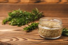 El sencillo truco casero con arroz y romero que gana espacio en muchos hogares. Foto: Shutterstock