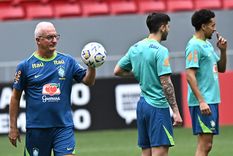 Dorival Júnior reailizará seis modificaciones con respecto al triunfo ante Colombia. Foto: EFE