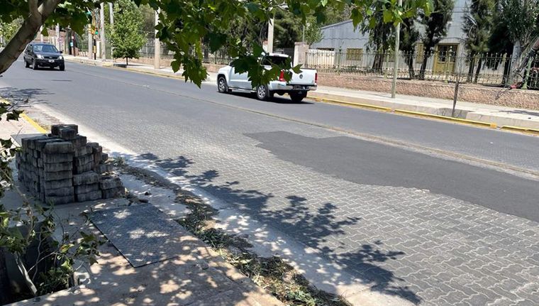 El deterioro en calles con adoquines y las reparaciones cuestionadas reabren el debate sobre su uso en Mendoza. El deterioro en calles con adoquines y las reparaciones cuestionadas reabren el debate sobre su uso en Mendoza.