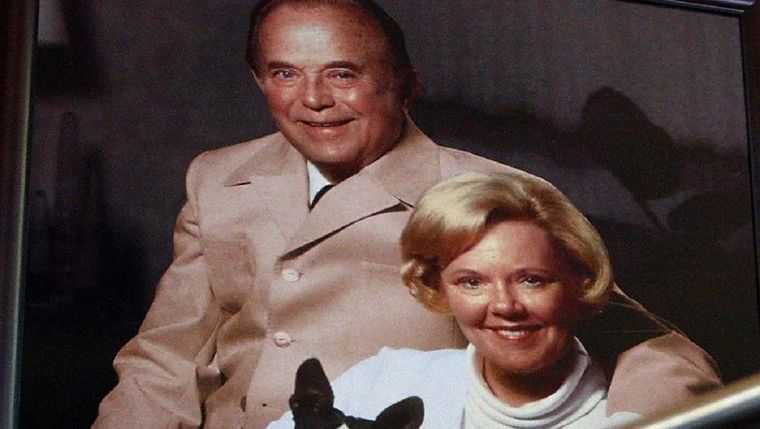 Me quedé atónito por su rubia belleza, escribió Ray recordando el momento en el que conoció a Joan. Sí, estaba casada. Como yo también lo estaba, la chispa que surgió cuando nuestras miradas se cruzaron tuvo que ser ignorada, pero nunca la olvidé. Foto: BBC