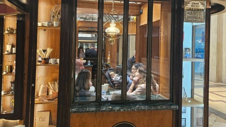 Robaron el Cafe Mundial y el dueño mostró el video en las redes.&nbsp;