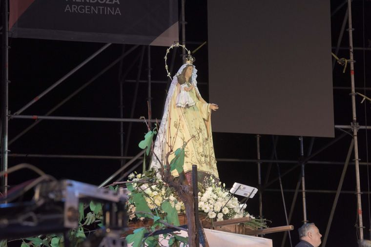 Virgen de la Carrodilla La Patrona de los Viñedos aparece durante la tradicional bendición de los frutos Foto: Prensa Mendoza