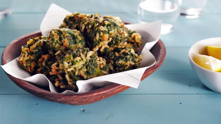 En muchas familias, la receta se prepara para aprovechar la acelga que sobra de otras comidas. En muchas familias, la receta se prepara para aprovechar la acelga que sobra de otras comidas.