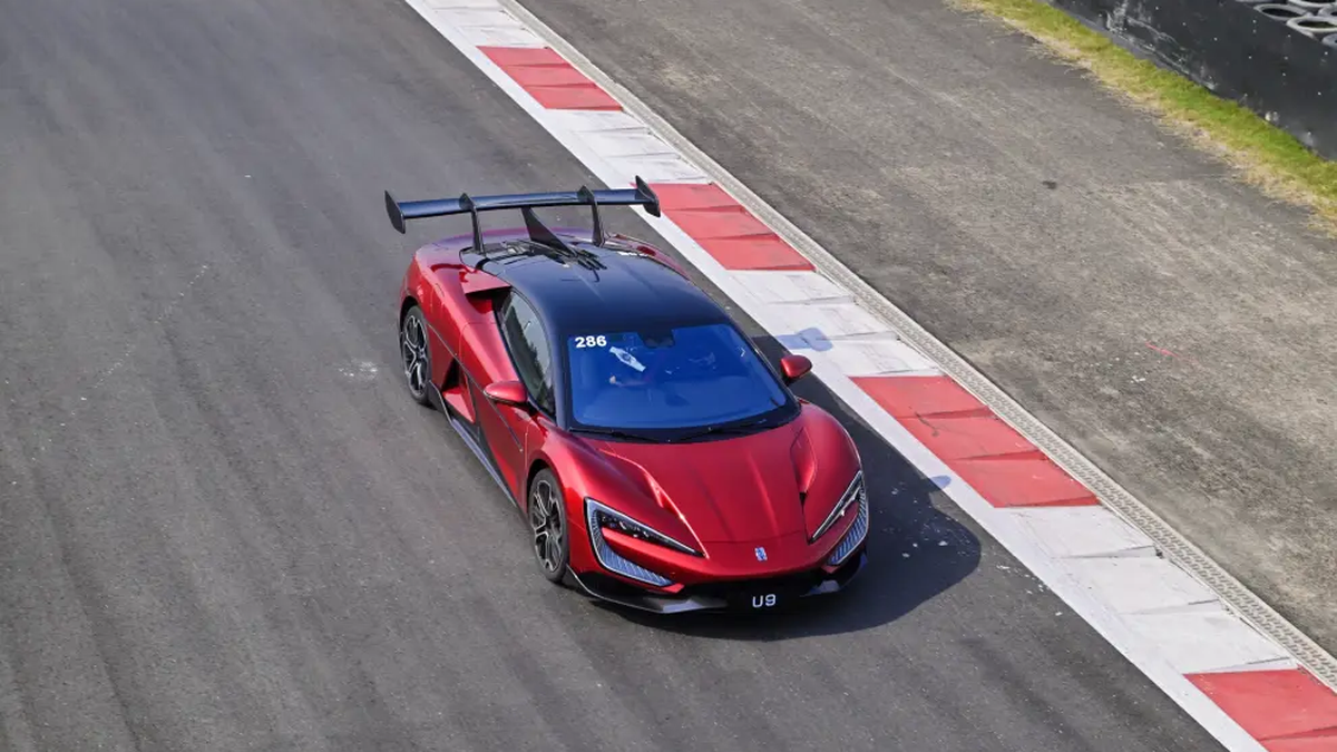 Al volante del Yangwang U9 de BYD: una experiencia brutal y futurista en la pista de Zhengzhou
