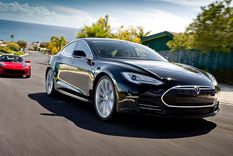 video: asi el piloto automatico de un tesla esquiva un cerdo de noche