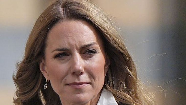 Kate Middleton sorprendió con su nuevo look rubio tras el tratamiento.