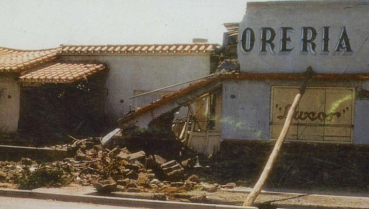 Algunas edificaciones sufrieron daños estructurales y hubo que derrumbarlas. Foto: inpres.gob.ar