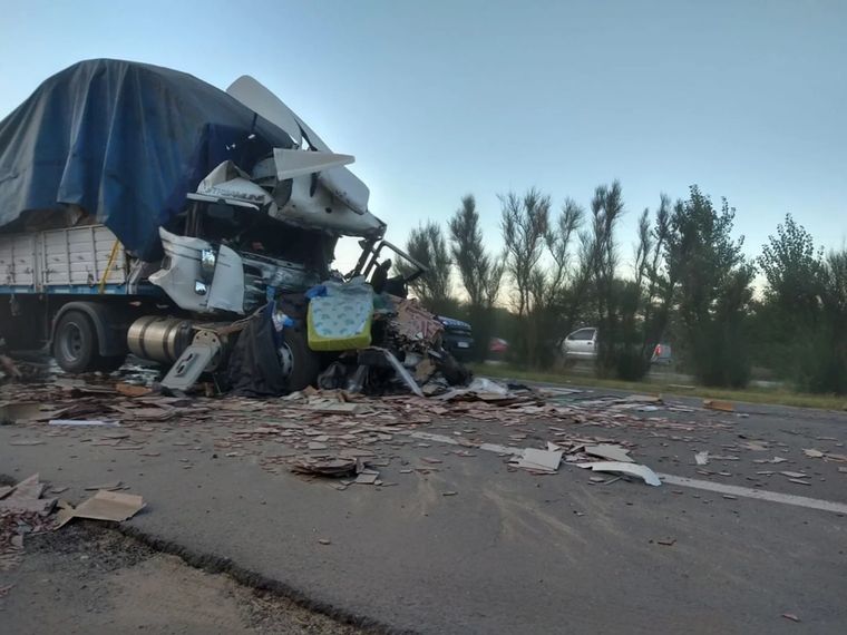 El camión del mendocino fue impactado de lleno Foto: Policía de San Luis
