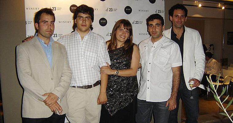 Los Flamarique y los Chmea juntos para MDZ: José, Germán y Mariana Flamarique y Moisés y Jaime Chmea. Foto: MDZ