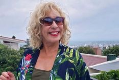 teatros peligrosos: georgina barbarossa se cayo estrepitosamente en pleno escenario