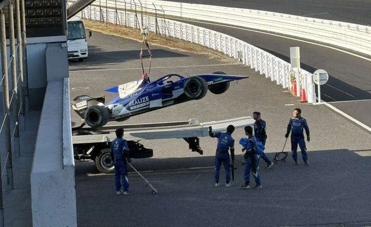 Doohan volvió a salirse de pista en la curva Degner y terminó golpeando las contenciones.