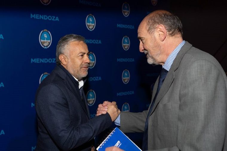 Alfredo Cornejo y el ministro de Producción, Vargas Arizu Foto: Gobierno