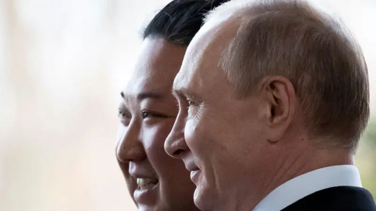 Vladimir Putin y Kim Jong-un vienen acercándose hace un tiempo ya. Foto: GETTY IMAGES