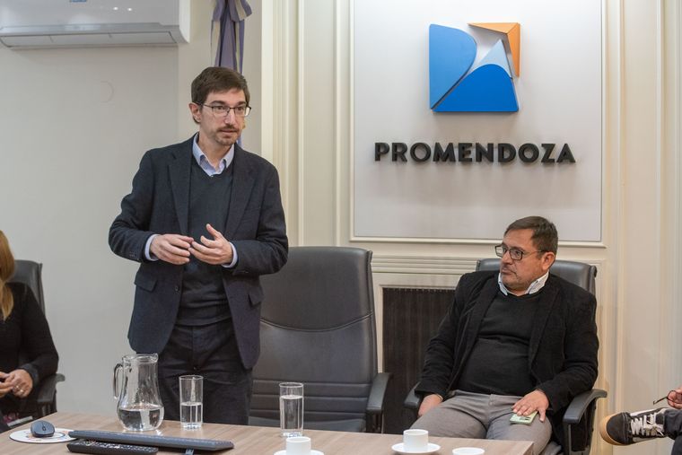 Los técnicos de ProMendoza explicaron algunos detalles claves de Vinexpo Explorer. Los técnicos de ProMendoza explicaron algunos detalles claves de Vinexpo Explorer.