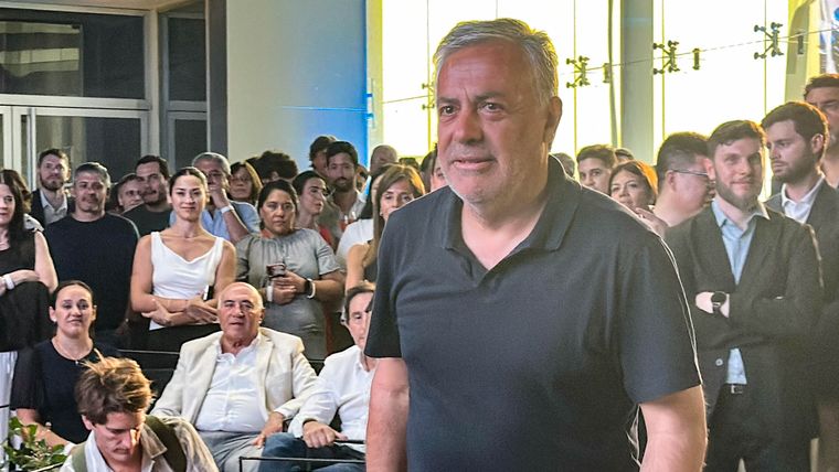 El gobernador Cornejo brindó su apoyó al emprendedor. El gobernador Cornejo brindó su apoyó al emprendedor.