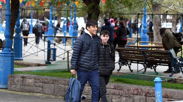 El frío sorprende a los argentinos en el primer fin de semana largo del año.