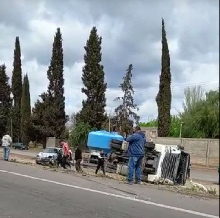 Los rodados que intervinieron al costado de la ruta Foto: Captura de video