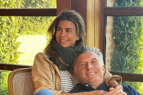Juliana Awada usa un bufandón de lana de llama y nos inspira a crear diferentes looks con este accesorio. Foto: Instagram