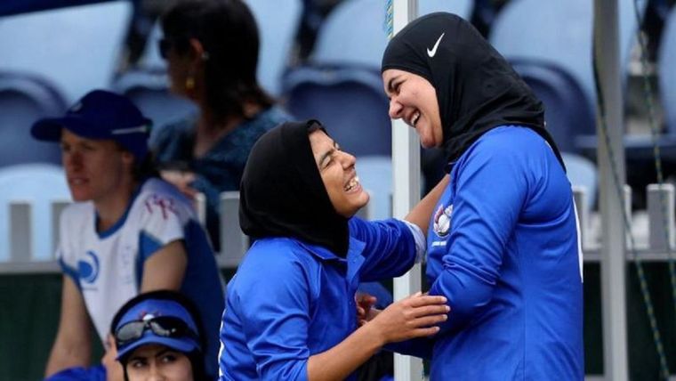 Las mujeres afganas jugaron en enero su primer partido desde que huyeron de su país. Foto: BBC Mundo