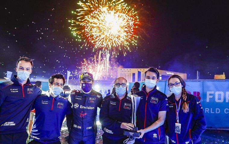 El ataque se produjo durante el show de fuegos artificiales. Foto: Motorsport Images