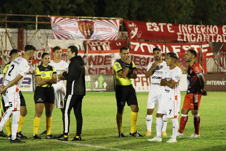El duelo entre San Martín y Huracán Las Heras fue suspendido por falta de luz. Foto: Prensa HLH