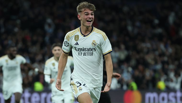 El mediocampista le dio el triunfo a su equipo. Foto: EFE