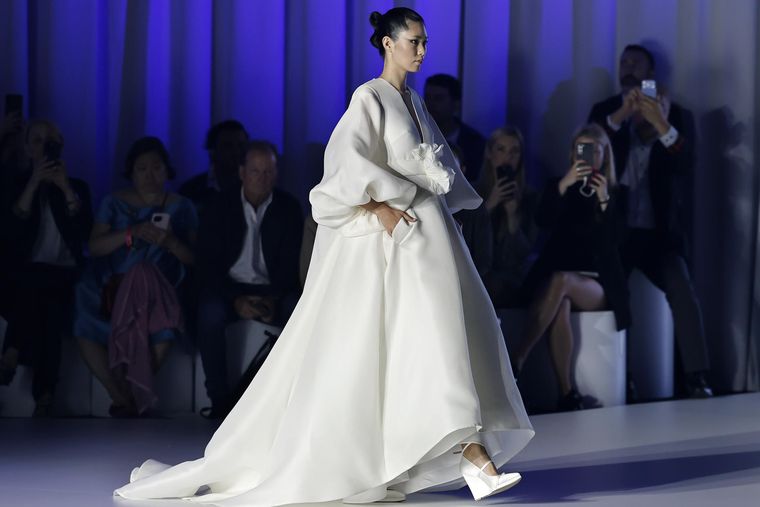 Vestido del diseñador francés Stephane Rolland. EFE/ Andreu Dalmau Vestido del diseñador francés Stephane Rolland. EFE/ Andreu Dalmau
