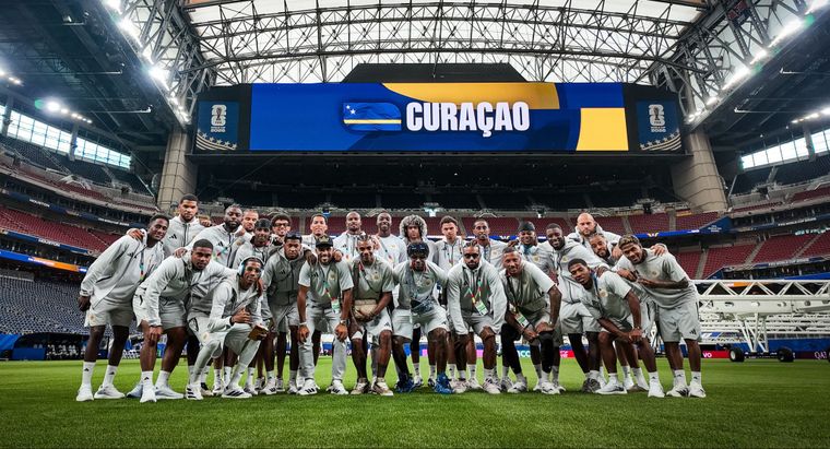 Solo 1 de los 26 jugadores de Curazao nacieron en la isla caribeña; el resto lo hizo en Países Bajos. Solo 1 de los 26 jugadores de Curazao nacieron en la isla caribeña; el resto lo hizo en Países Bajos.