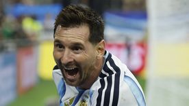la foto del festejo de cumpleanos de messi: los 6 jugadores que lo sorprendieron en su habitacion la foto del festejo de cumpleanos de messi: los 6 jugadores que lo sorprendieron en su habitacion